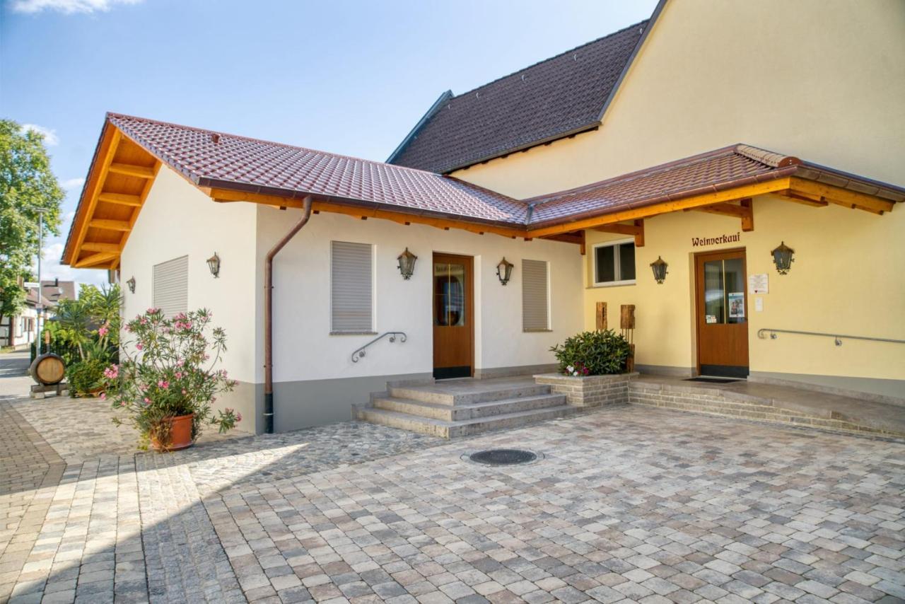 Gaestehaus Weingut Politschek Bad Friedrichshall Exterior foto
