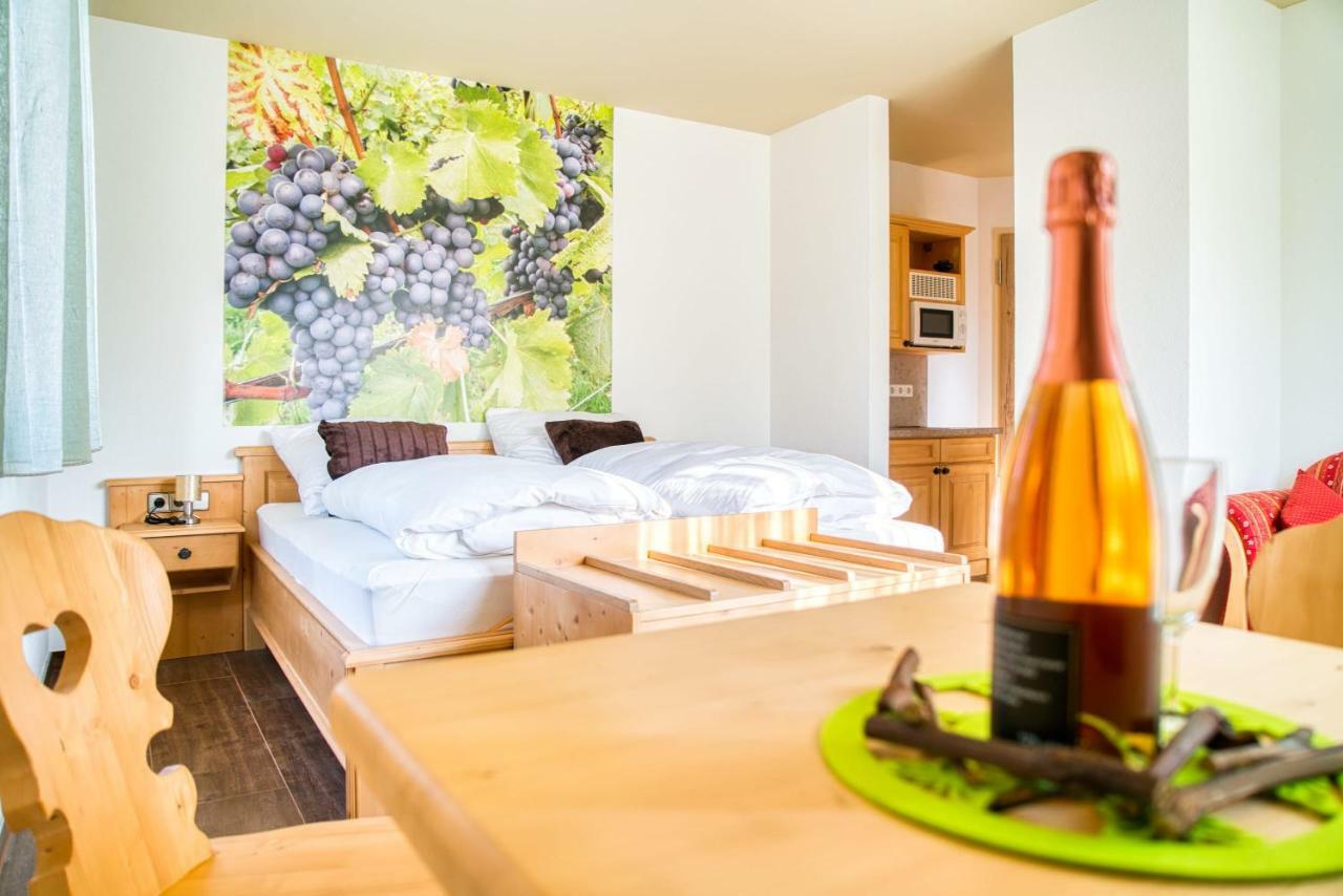 Gaestehaus Weingut Politschek Bad Friedrichshall Exterior foto